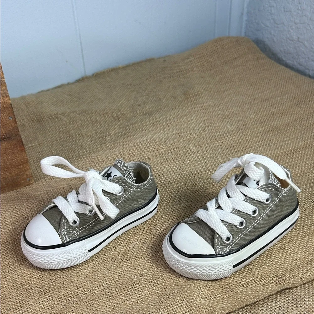 Converse All Star Sneakers in Gray and White